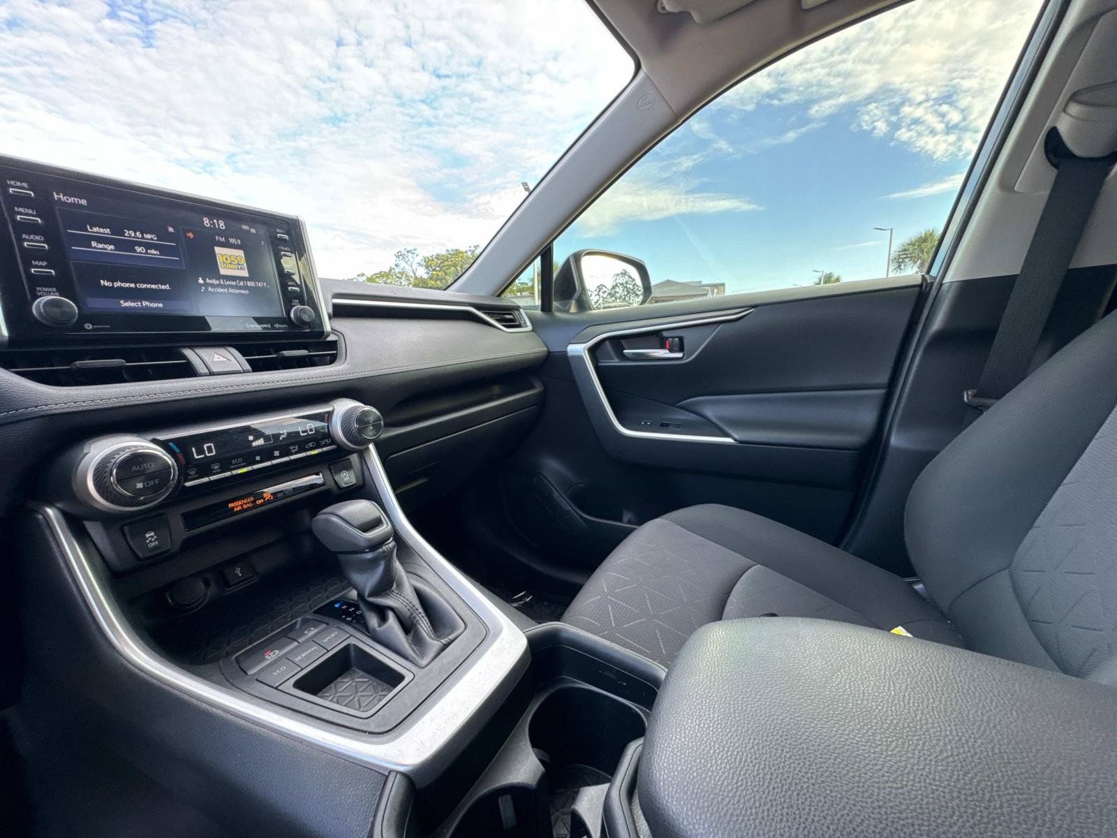 Used 2020 Toyota RAV4 XLE w/ Convenience Package FWD image 27