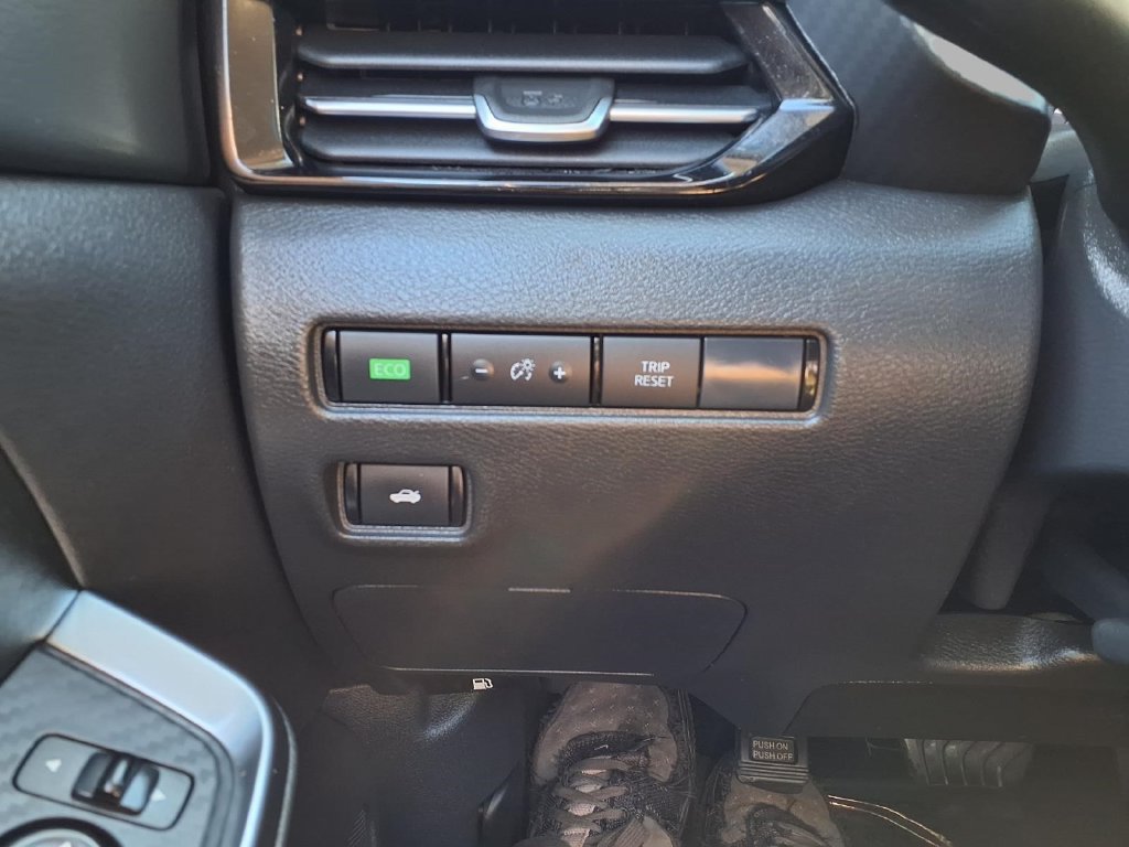 Used 2025 Nissan Sentra SR FWD image 17