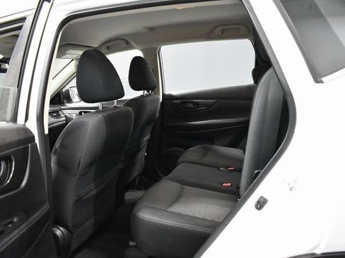 Used 2020 Nissan Rogue S image 29