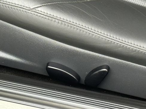 Used 2005 Chrysler Crossfire Convertible image 21