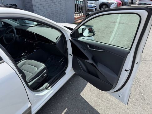 Used 2023 Kia Niro Wave image 36