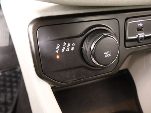 Used 2022 Jeep Renegade Latitude w/ Convenience Group image 9