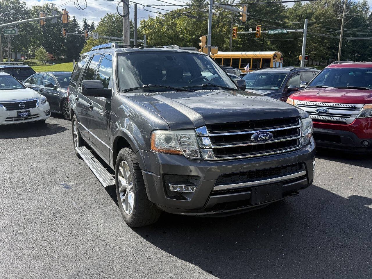 Used 2016 Ford Expedition Limited AWD/4WD image 2
