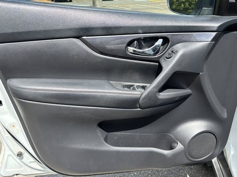 Used 2018 Nissan Rogue S FWD image 12