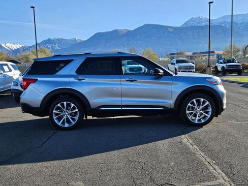 Used 2023 Ford Explorer Platinum w/ Technology Package AWD/4WD image 2