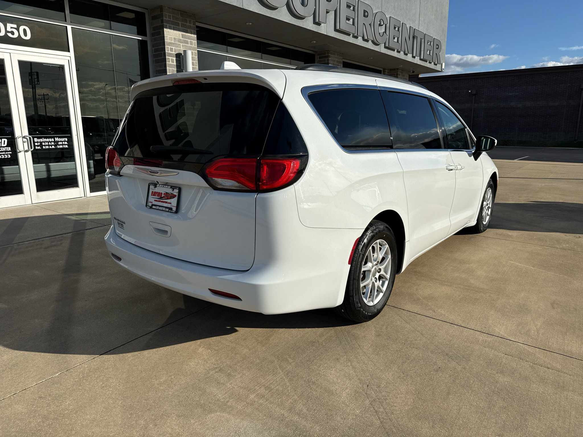 Used 2020 Chrysler Voyager Lxi FWD image 7