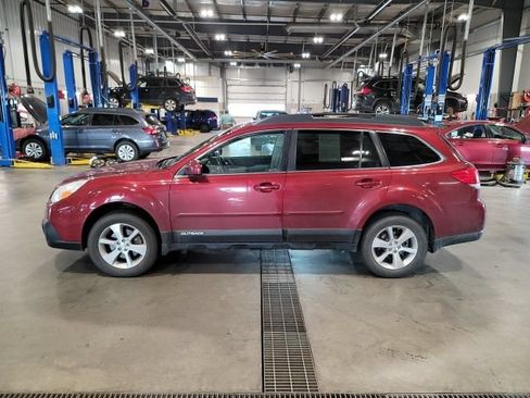 Used 2014 Subaru Outback 3.6R Limited AWD/4WD image 4