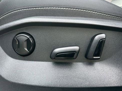 Certified 2023 Volkswagen Taos SEL image 21