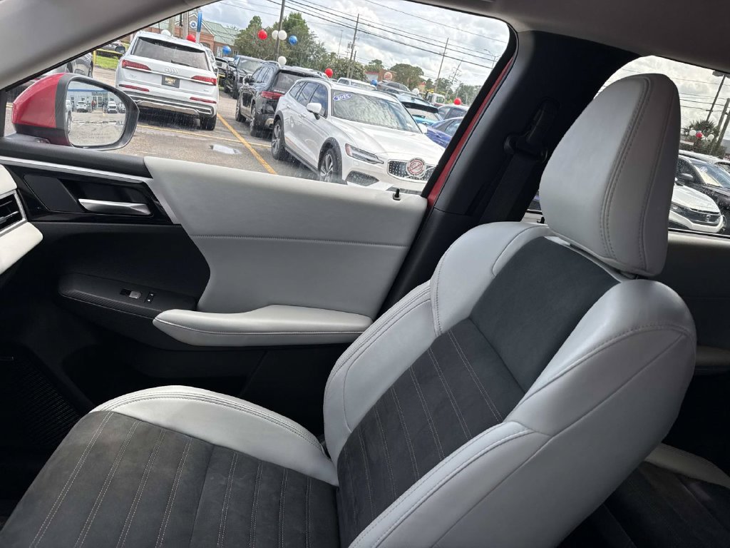 Used 2025 Mitsubishi Outlander AWD image 16