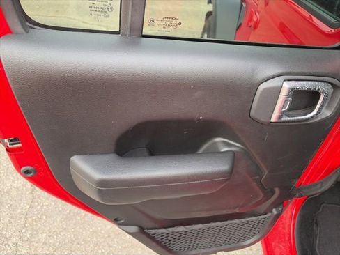 Used 2023 Jeep Gladiator Sport image 12