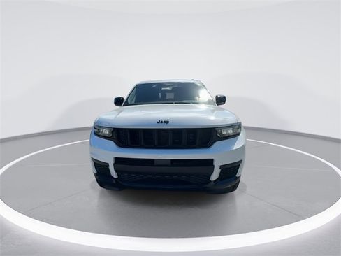 New 2025 Jeep Grand Cherokee L Altitude image 3
