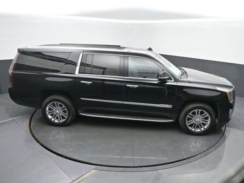 Used 2018 Cadillac Escalade ESV 4WD image 43