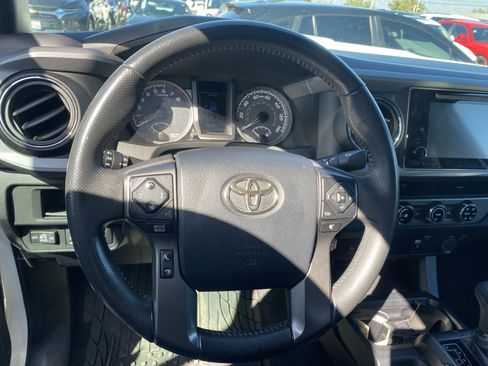 Used 2017 Toyota Tacoma TRD Sport w/ Tow Package RWD image 23