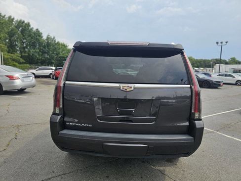 Used 2017 Cadillac Escalade Luxury image 5