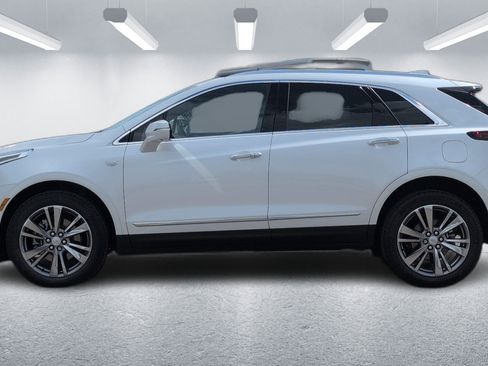 Certified 2025 Cadillac XT5 Premium Luxury w/ Technology Package FWD image 2