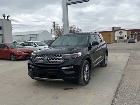 Used 2023 Ford Explorer Limited image 2