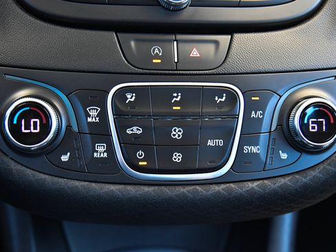 Used 2020 Chevrolet Malibu LT FWD image 23