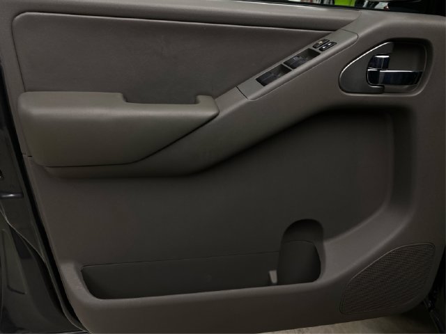 Used 2012 Nissan Frontier SL w/ Moonroof Pkg AWD/4WD image 26