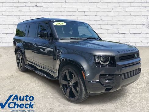 Used 2025 Land Rover Defender 130 X-Dynamic SE AWD/4WD image 4