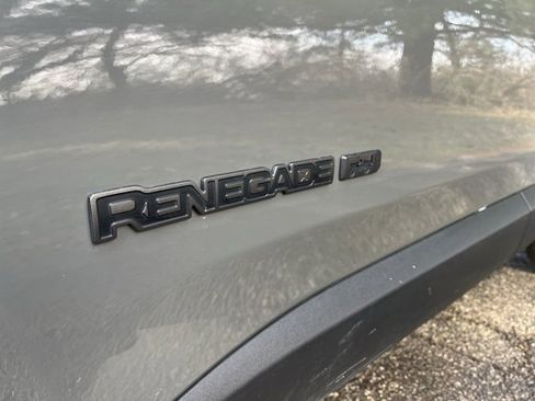 Used 2021 Jeep Renegade Latitude image 12