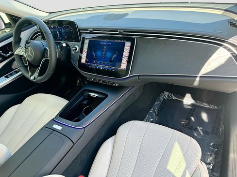 Used 2024 Mercedes-Benz E 350 4MATIC Sedan image 35