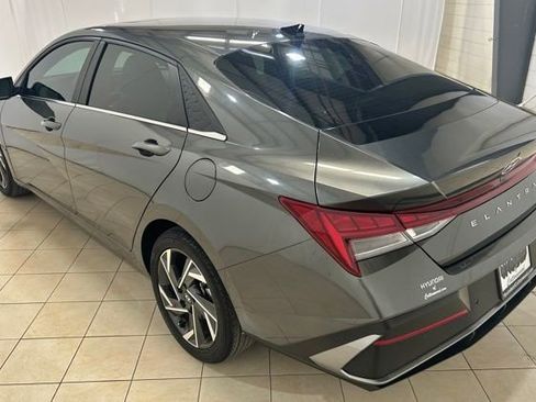 Used 2024 Hyundai Elantra Limited FWD image 3