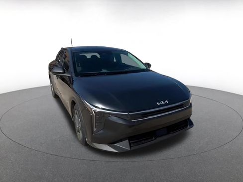 Used 2025 Kia K4 FWD image 3