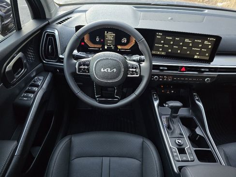 New 2025 Kia Sorento S image 6