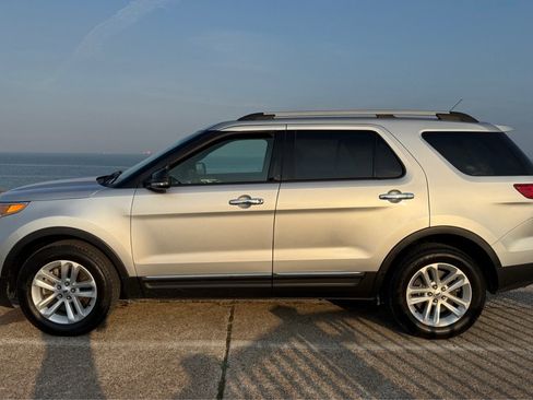 Used 2013 Ford Explorer XLT FWD image 8