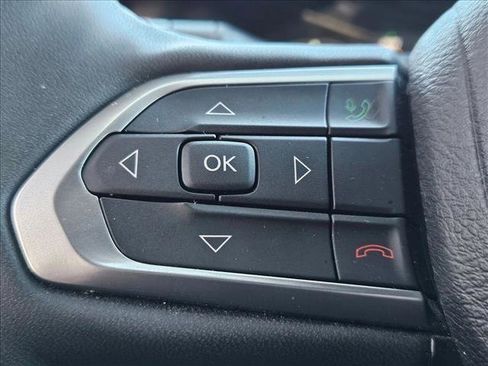 Used 2023 Jeep Compass Limited image 16