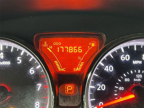 Used 2013 Nissan Versa SV image 12