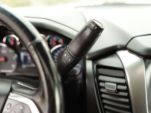 Used 2019 Chevrolet Suburban LT image 22