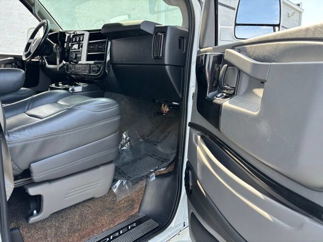 Used 2020 GMC Savana 2500 Extended w/ Enhanced Convenience Package RWD image 18