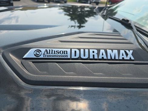 Used 2024 Chevrolet Silverado 2500 ZR2 w/ Technology Package image 10