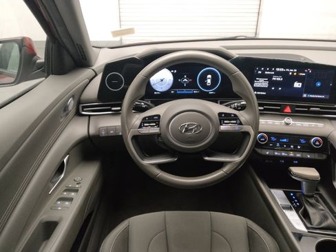 Used 2023 Hyundai Elantra SEL w/ Convenience Package FWD image 22