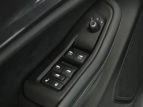 Used 2023 Jeep Grand Cherokee Altitude AWD/4WD image 8