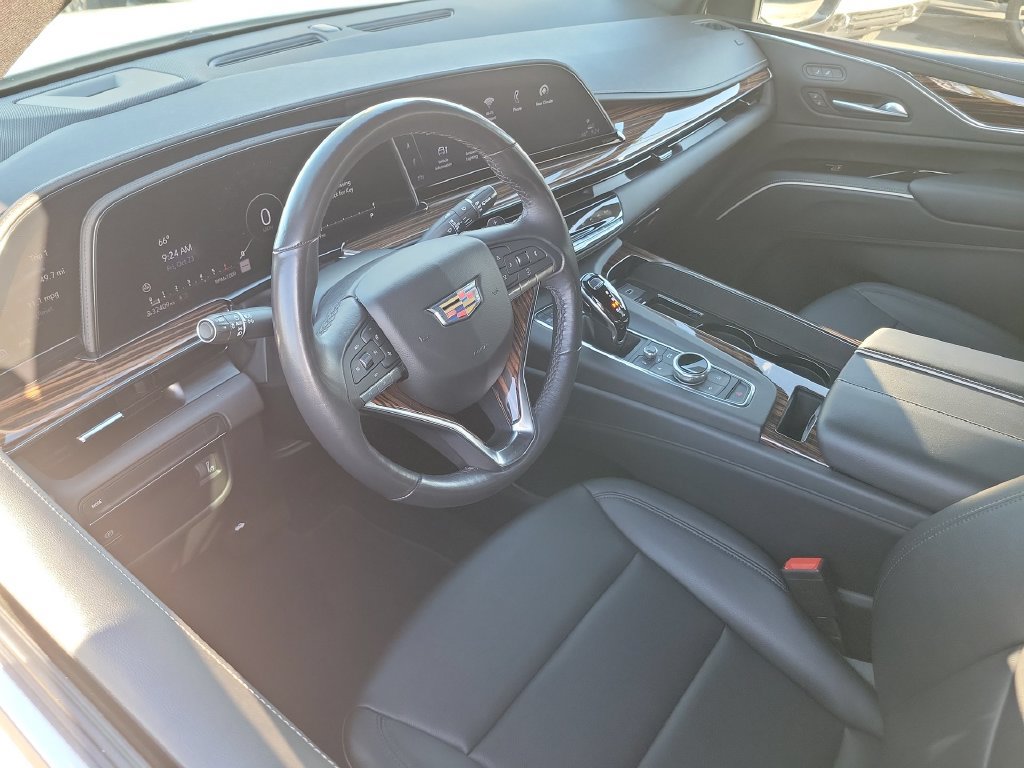 Used 2024 Cadillac Escalade Luxury RWD image 10