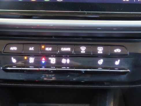 Used 2022 Chevrolet Bolt LT w/ Infotainment Package image 29