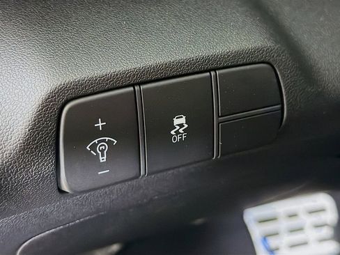 Used 2025 Hyundai Elantra Sport image 12