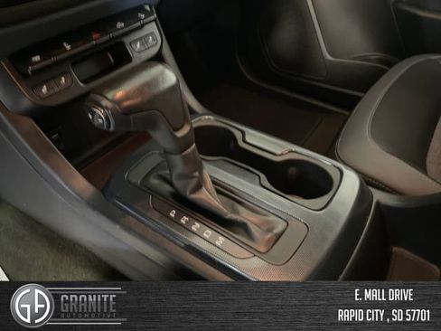 Used 2015 Chevrolet Colorado Z71 AWD/4WD image 12