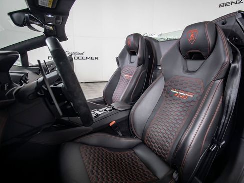 Used 2020 Lamborghini Huracan EVO image 17