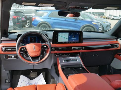 Used 2025 Lincoln Aviator Reserve w/ Equipment Group 201A image 2