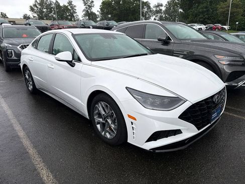 Certified 2023 Hyundai Sonata SEL w/ Cargo Package FWD image 2