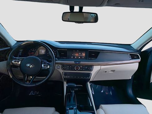 Used 2018 Kia Cadenza Premium image 16