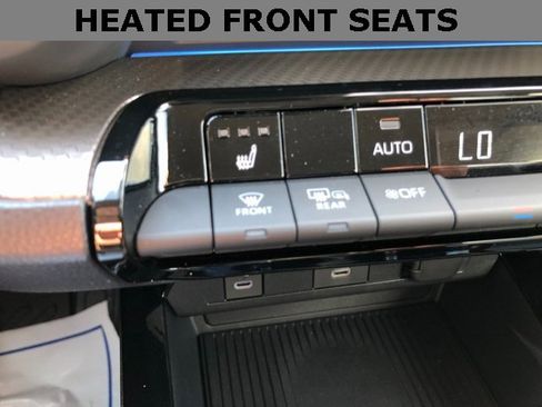 Used 2024 Toyota Prius XLE image 3