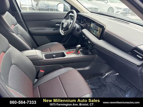 Used 2025 Nissan Kicks SR image 24