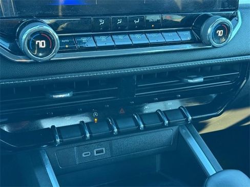 Certified 2024 Chevrolet Colorado LT w/ LT Convenience Package image 18