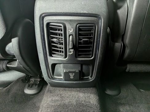 Used 2018 Jeep Grand Cherokee Altitude image 25