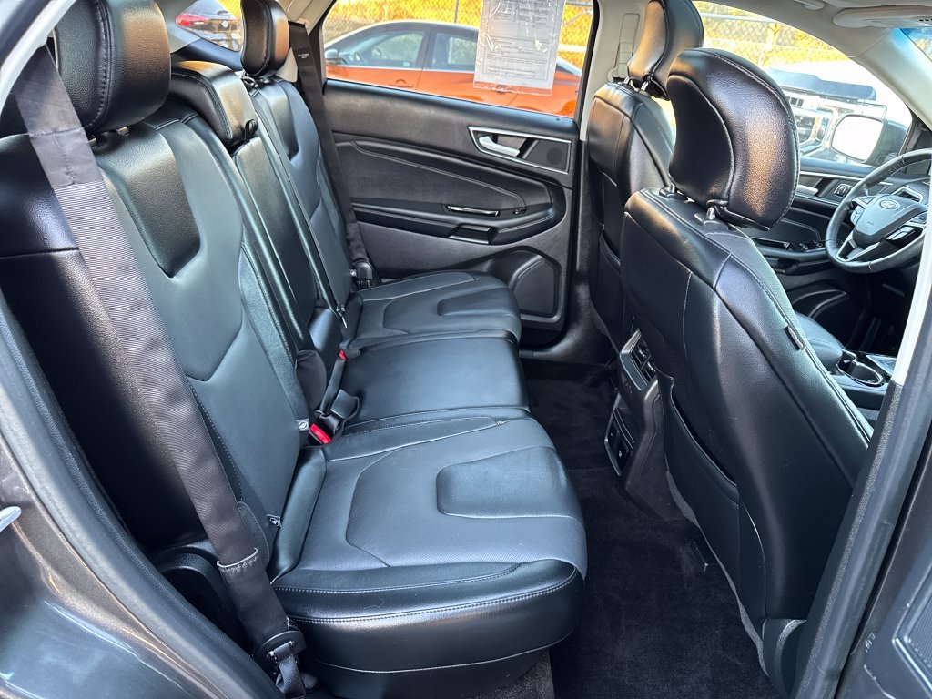 Used 2018 Ford Edge Titanium w/ Equipment Group 302A AWD/4WD image 36
