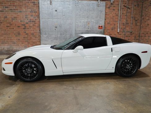 Used 2007 Chevrolet Corvette Coupe w/ Preferred Equipment Group RWD image 9